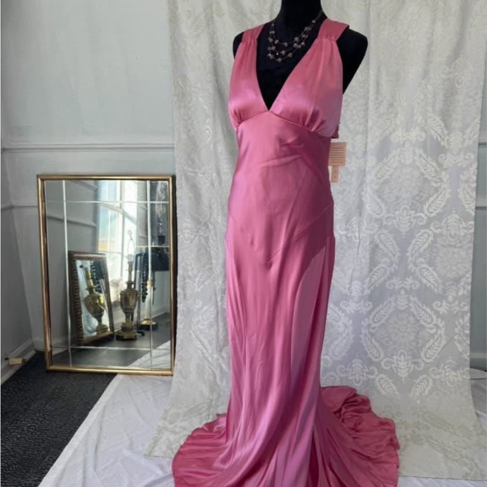 Issue New York Pink Sleeveless Plunge Gown